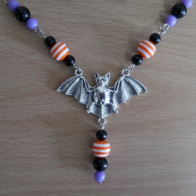 Striped Bat necklace (detailed view)
