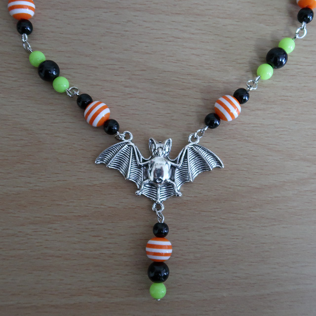 Striped Bat necklace (detailed view)