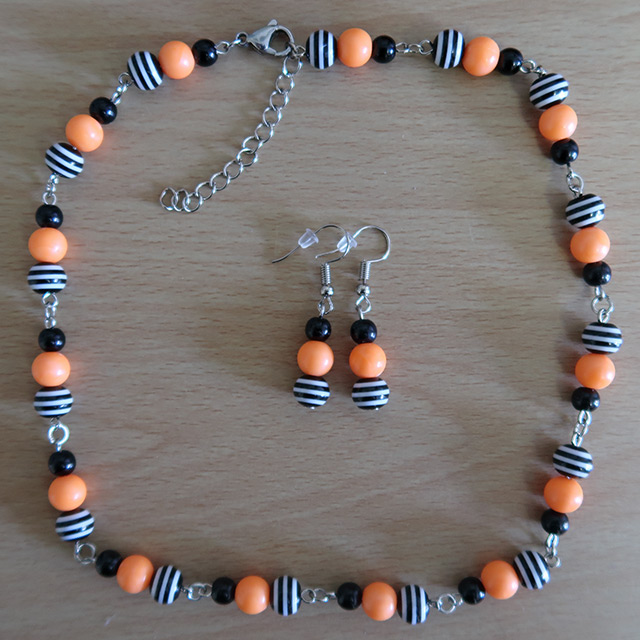 Necklace and earrings (overhead view, variation 1)