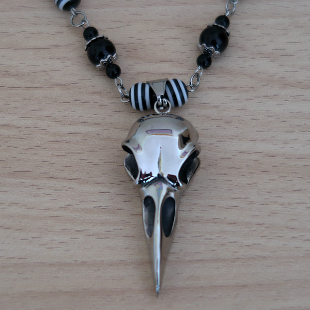 Bird/Raven Skull necklace (detailed view)